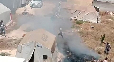 Çocukların ateşle oyunu deprem çadırlarına sıçrıyordu