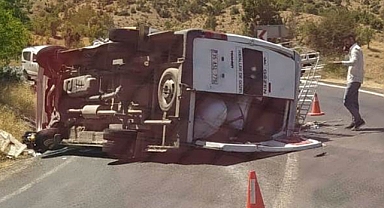 Feci kaza! Minibüs devrildi: 10 yaralı