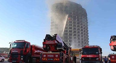 Otel yangını 5 saatte kontrol altına alındı