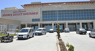 Urfa'da otomobil şarampole devrildi