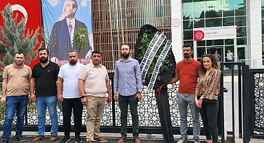 Urfa MEM önüne siyah çelenk bıraktılar