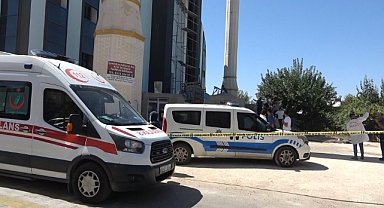 Cami iskelesi çöktü: 1’i ağır 3 yaralı