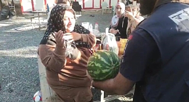 Kadın izciye karpuzlu doğum günü sürprizi
