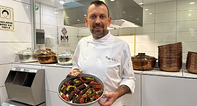 Simit kebabı turistlerin ilgisini çekiyor
