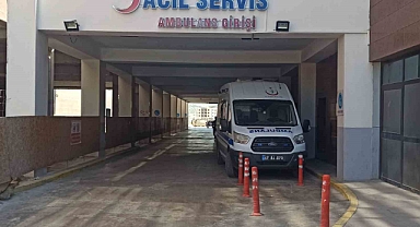 Tır ile kamyonet çarpıştı: 1 ölü, 9 yaralı