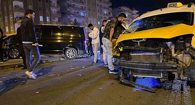 İki araç çarpıştı: 1 yaralı