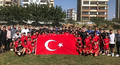 Karaköprü Belediyespor'dan miniklere Cumhuriyet hediyesi