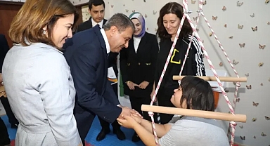 Vali Şıldak, özel gereksinimli öğrencileri ziyaret etti