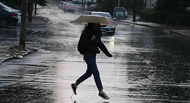 Urfa'da sağanak yağış etkisini sürdürüyor