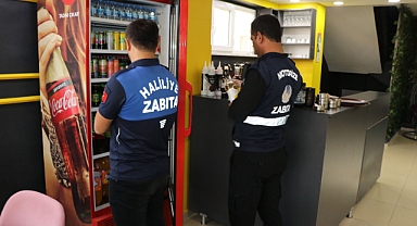 Zabıta ekipleri kafeleri denetliyor