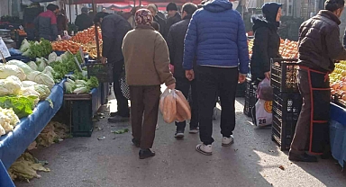 Semt pazarında yeni yıl yoğunluğu