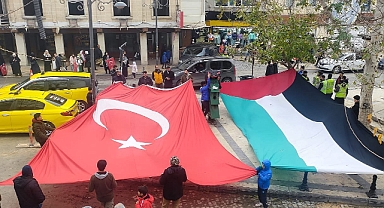 İsrail saldırılarına karşı 'insan zinciri' oluşturdular