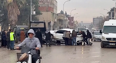 Urfa'da iki araç çarpıştı: Yaralılar var