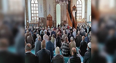 Urfa'daki camiilerde şehitler için Kur'an okundu, dualar edildi