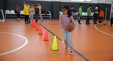 Çocuklar spor kurslarıyla hayallerine koşuyor