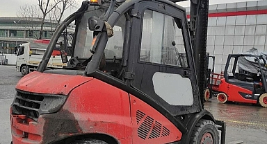 Forklifin altında kalan işçi feci şekilde can verdi