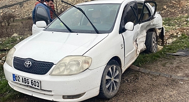 İki otomobil çarpıştı: 6 yaralı