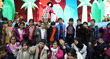 Karaköprü’de ‘Peter Pan Hayal Dünyası’ çocuk oyunu sahnelendi