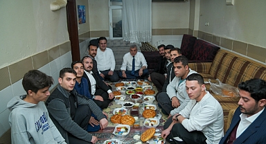 Beyazgül öğrenci evinde sahur yaptı