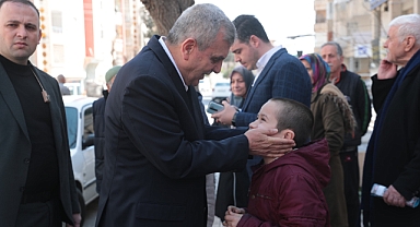 Beyazgül sahada esnaf ve vatandaşlarla iç içe