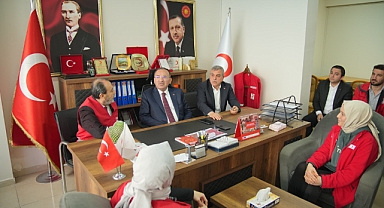 Bozdağ ve Beyazgül’den Kızılay'a ziyaret