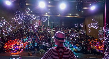 Karaköprü'de çocuklar Bubble Show gösterisiyle doyasıya eğlendi