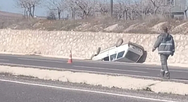 Otomobil şarampole devrildi: 1 yaralı