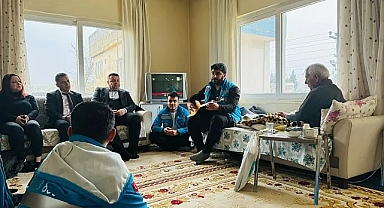 Yaşlılara Saygı Haftasında saz çalıp türküler söylediler