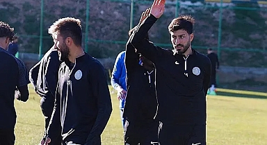 3 futbolcuyla yollar ayırdı