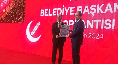 Çiftçi “Ahlaklı Belediyecilik Protokolü” belgesini Erbakan’dan teslim aldı