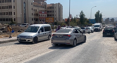 Bu okulun yolu düz gitmiyor!