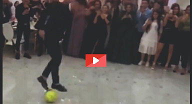 Düğünde beklenmedik an! Damat futbol şovuyla sahneye çıktı