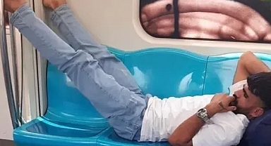 Marmaray’da uzanan işçiden tepki çeken görüntüye açıklama