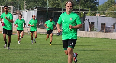 Futboluyla değil sevinciyle Adana'yı salladı: