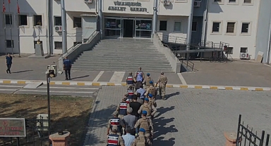 Jandarmadan operasyon! Ele geçirilenler cephaneyi aratmıyor...
