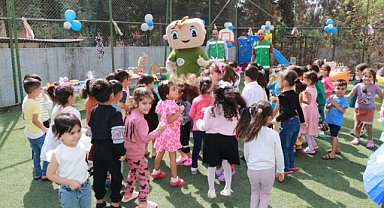 Minikler, hem eğleniyor hem öğreniyor