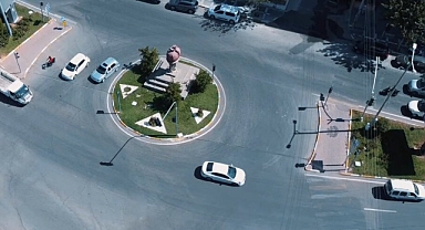 Nar Heykeli Kavşağı’nda trafik kaosu: Yetkililere uyarı!