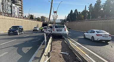 Urfa’da feci kaza! Bariyerler durdurdu yoksa…