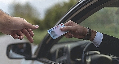 Eski tip sürücü belgesi olanlar dikkat! Bakan duyurdu... İşte son yenileme süresi