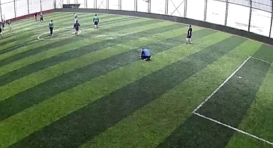 Halı saha için izin alamayan beyler, bunun da çözümünü buldu!