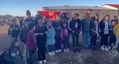 Sesimizi duyan var mı? 'Yol, su ve eğitim için sesimizi duyun!'