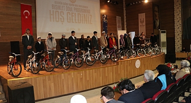 200 hafız adayı bisikletle ödüllendirildi