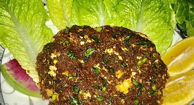 Bu da oldu… Yumurtalı çiğ köfteye yeni bir teknolojik dokunuş!