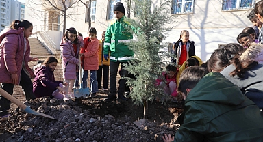 Çocuklar doğa için kolları sıvadı