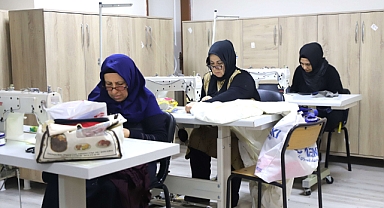 Karaköprü'de kadınlar hem öğreniyor hem üretiyor