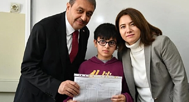 Vali Şıldak öğrencilerin karne sevincine ortak olacak!