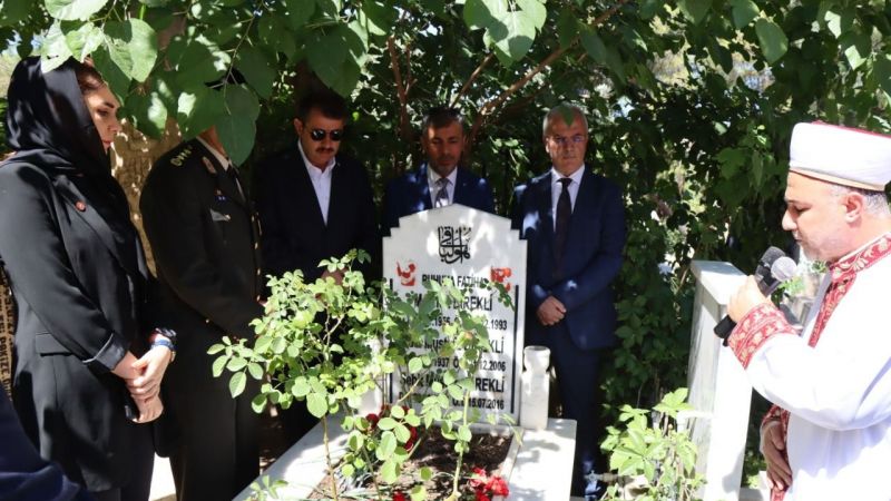 Şehit Mustafa Direkli kabri başında dualarla anıldı