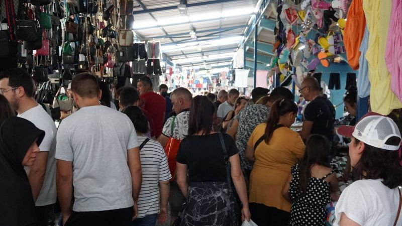 'Öpüşme ve kucaklaşmalar salgını yaygınlaştırabilir'