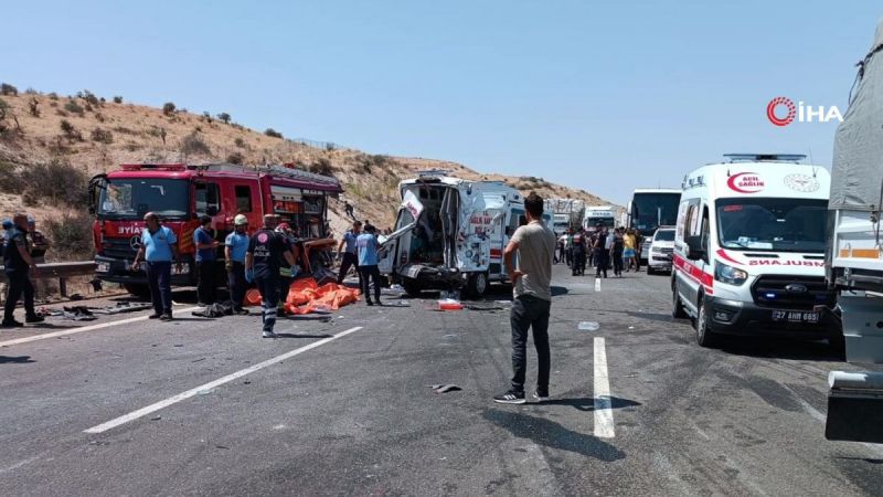 Urfa – Antep yolunda zincirleme kaza : 16 ölü