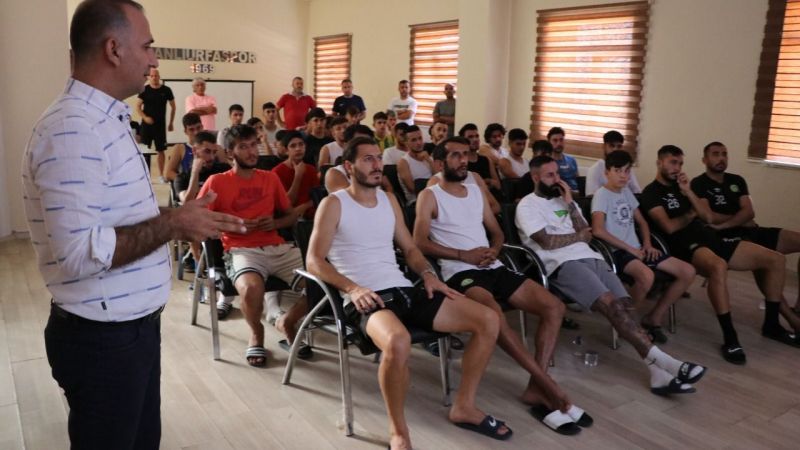 Urfaspor'lu oyunculara kural değişiklik semineri verildi